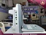 صورة طبيعية جانبية لسونار Chison ECO 1 المحمول ولوحة المنافذ، مجسات Convex وVaginal، بتصميم رمادي اللون عالي الجودة.