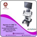 سونار Alpinion E-CUBE 12 كوري الصنع بتقنية Color Doppler، باللون الأبيض، مزود بشاشة LED FHD مقاس 21.5 بوصة وشاشة لمس عالية الدقة 10.4 بوصة، مع ذراع شاشة مرن وأربع عجلات لسهولة الحركة.