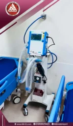 Real image of MEK MTV1000 ventilator, Korean-made, 7-inch touch screen, white-blue body with 4 wheels