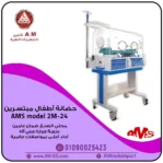 حضانة أطفال مبتسرين من AMS موديل 2M-24 بهيكل أبيض وأزرق ومزودة بعجلات، بشاشة رقمية تعرض درجة الحرارة