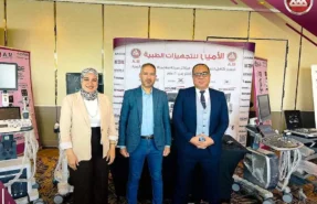 فريق شركة A.M للتجارة والاستيراد في جناح العرض الخاص بهم مع أجهزة سونار Alpinion في مؤتمر ESRNM 2026 للأشعة